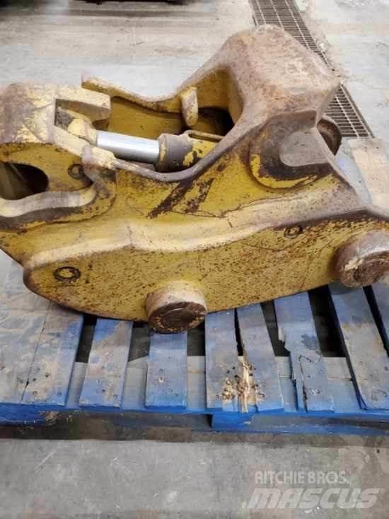 CAT 320DL Attache rapide pour godet