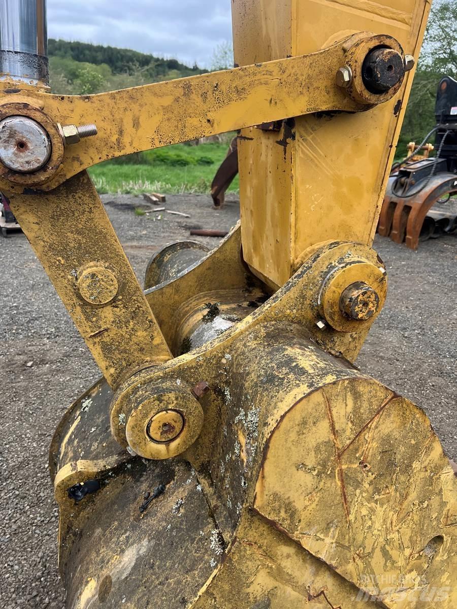 CAT 322C Pelle sur chenilles