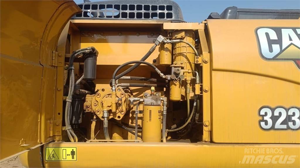 CAT 323D3 Pelle sur chenilles