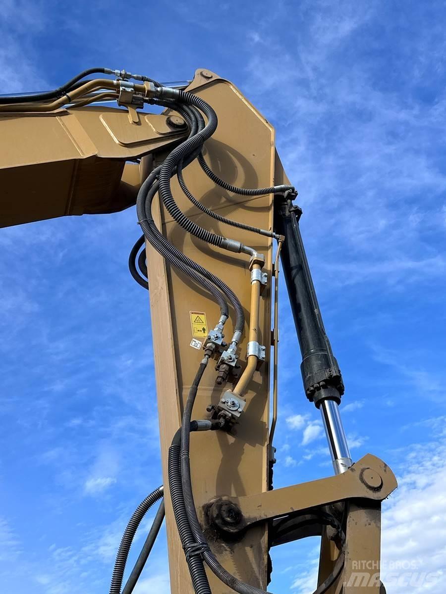 CAT 326 Pelle sur chenilles