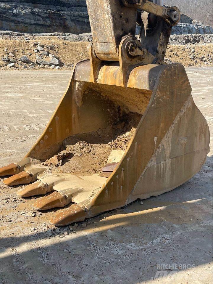 CAT 374DL Pelle sur chenilles