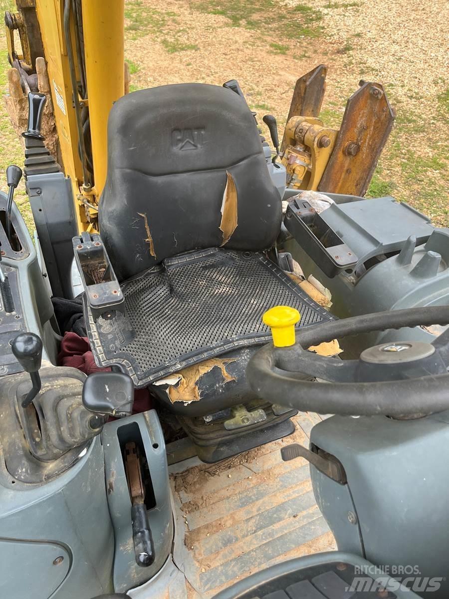 CAT 420D Tractopelle