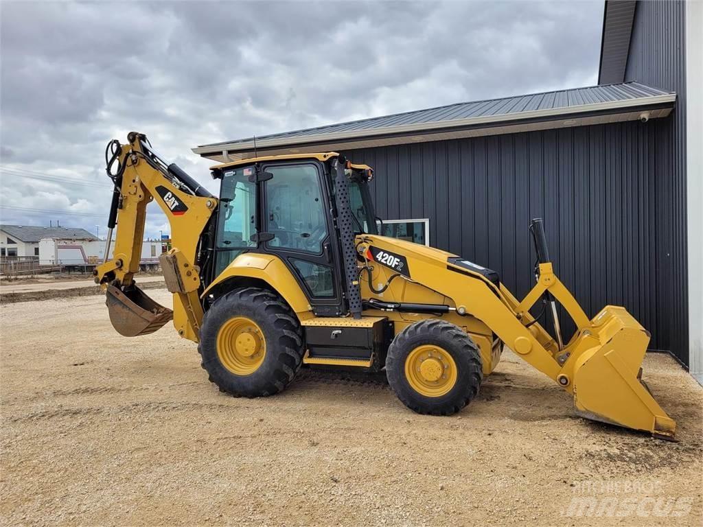 CAT 420F2 Tractopelle