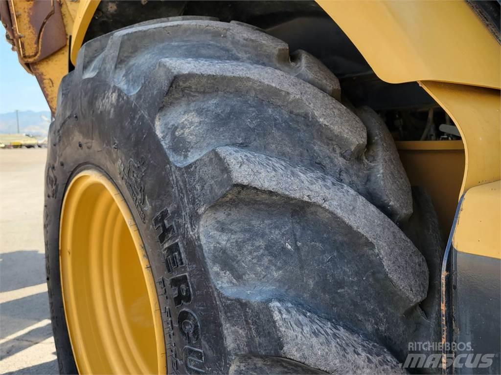 CAT 450F Pelle sur chenilles