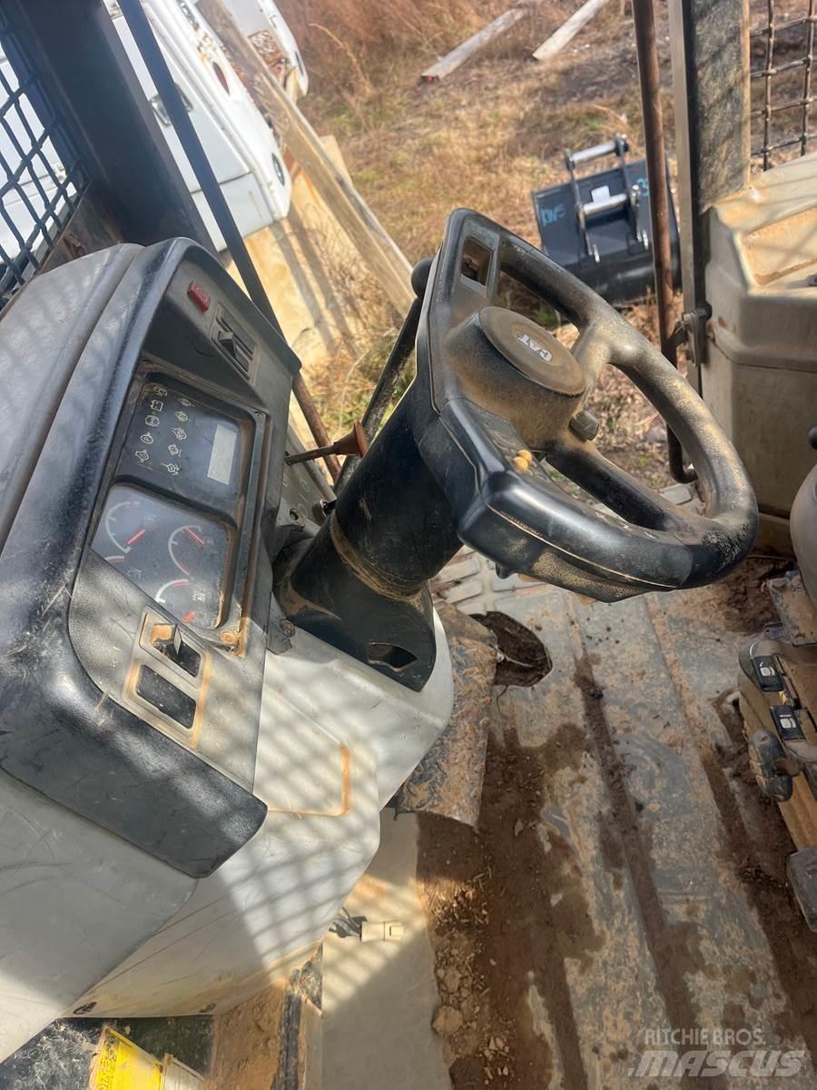 CAT 515 Débusqueur