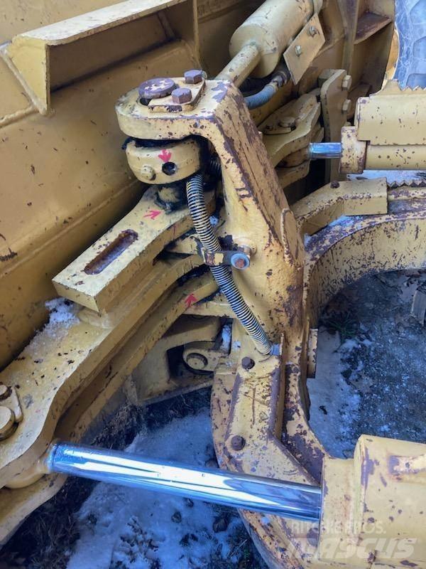 CAT 517 Débusqueur
