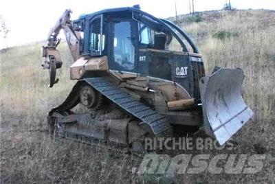 CAT 517 Débusqueur