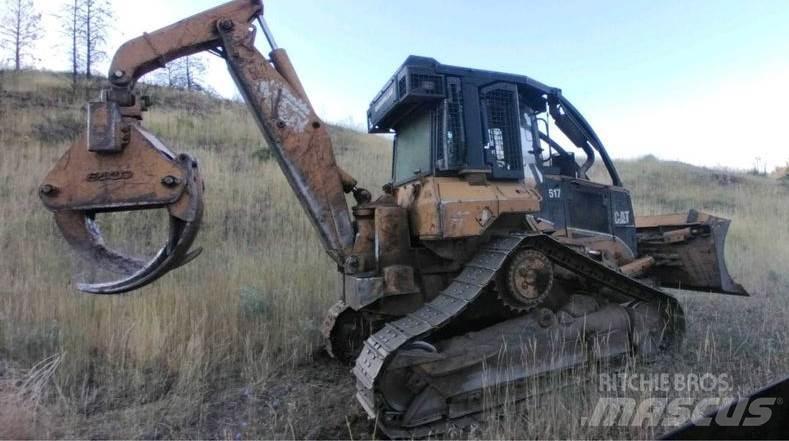 CAT 517 Débusqueur