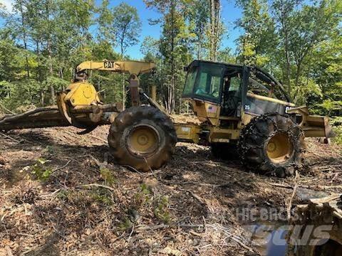 CAT 525 Débusqueur