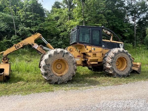 CAT 525 Débusqueur