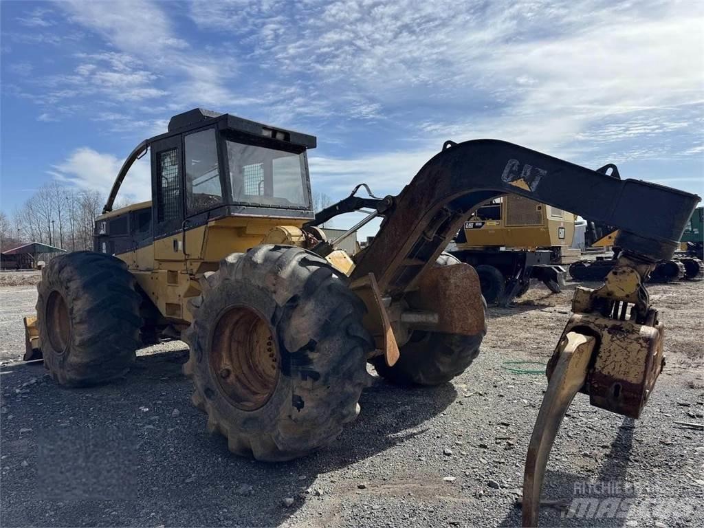 CAT 525B Débusqueur