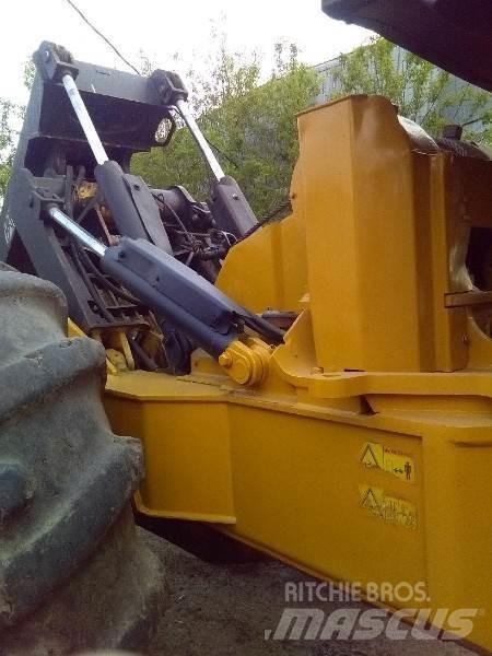 CAT 525C Débusqueur