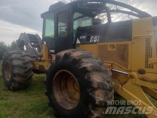 CAT 525C Débusqueur