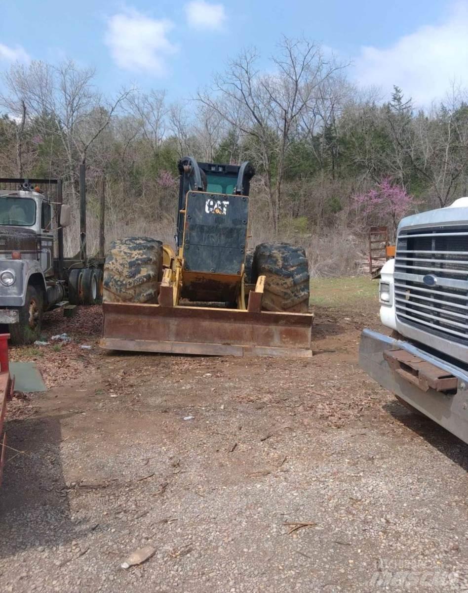 CAT 525D Débusqueur