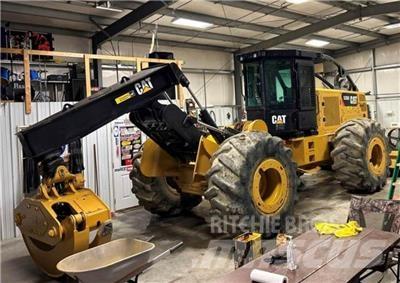 CAT 535D Débusqueur