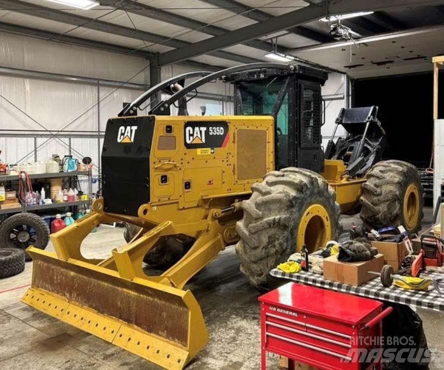CAT 535D Débusqueur