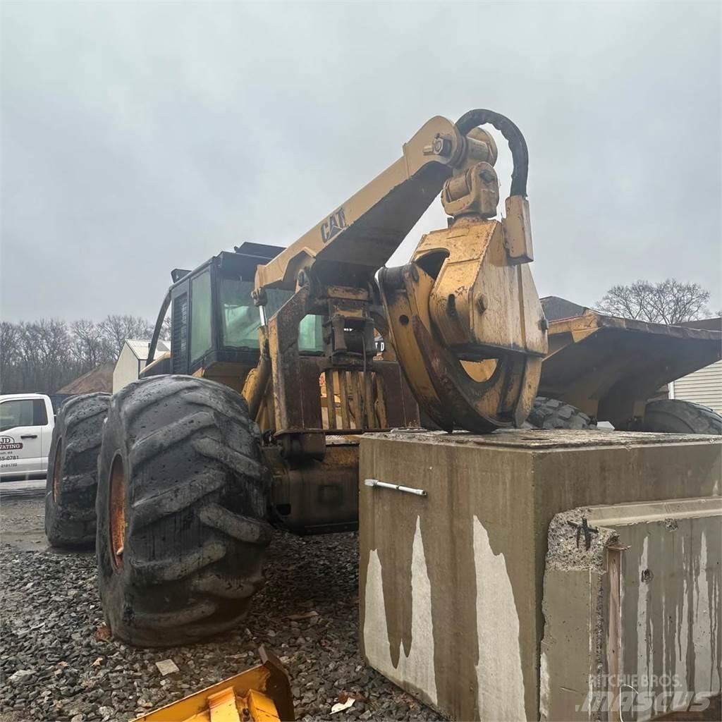 CAT 545 Débusqueur