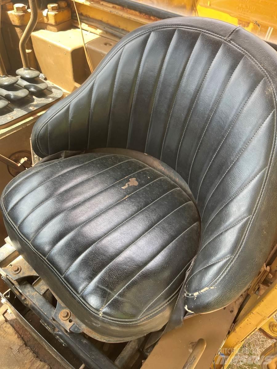 CAT 621E Scraper