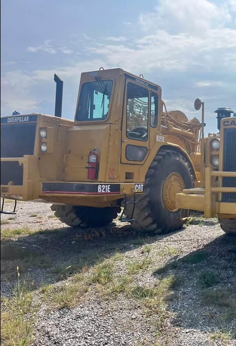 CAT 621E Scraper