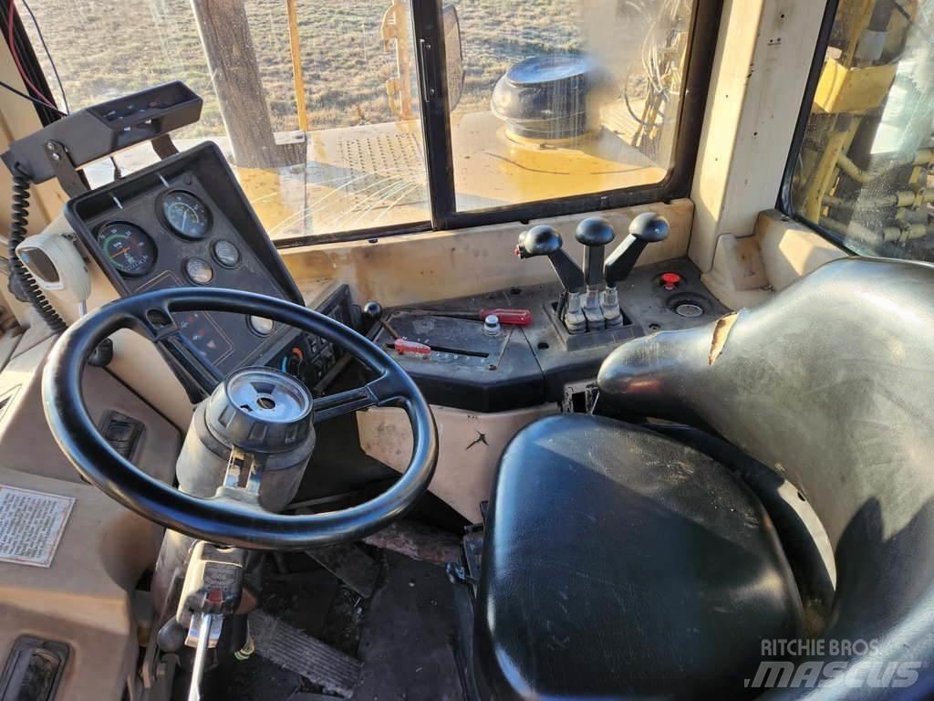 CAT 621F Scraper
