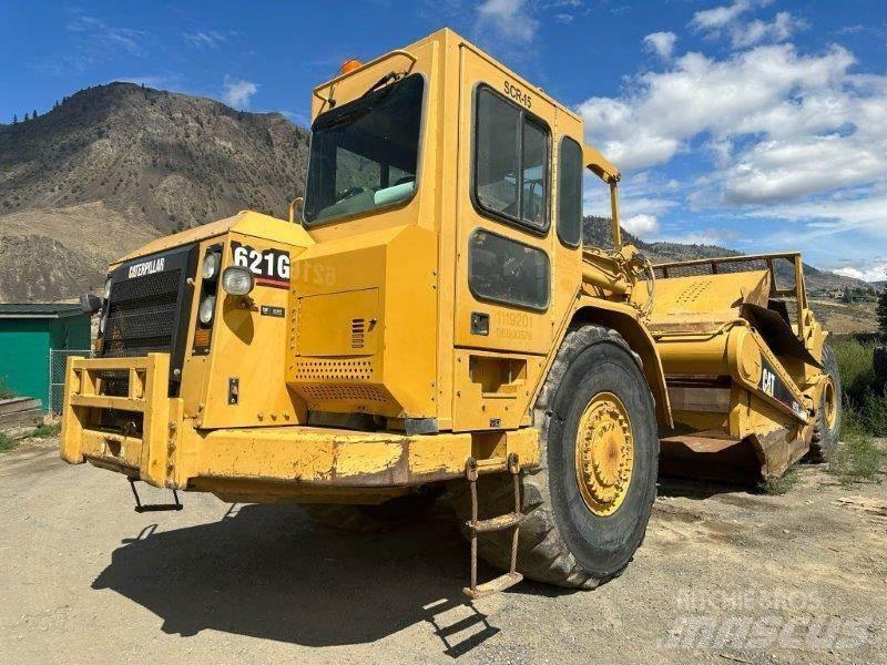 CAT 621G Scraper