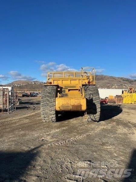 CAT 621G Scraper