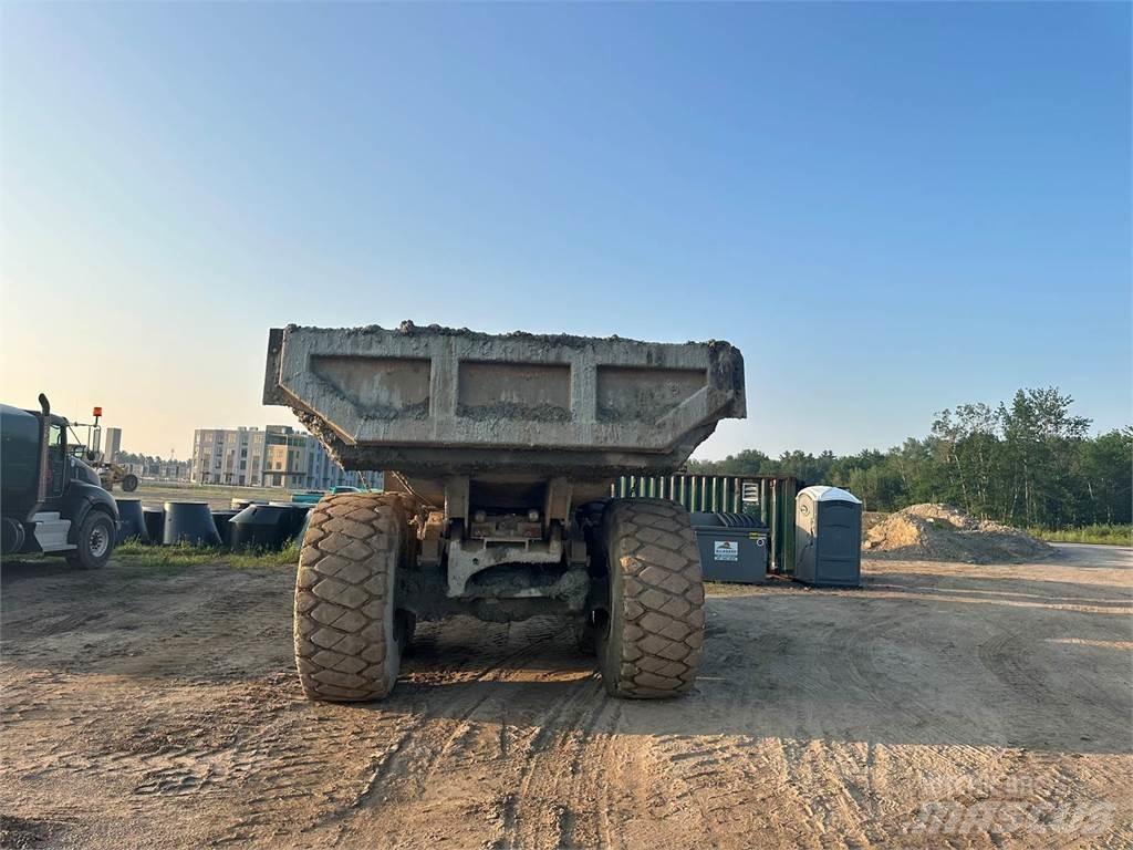 CAT 740 Tombereau articulé