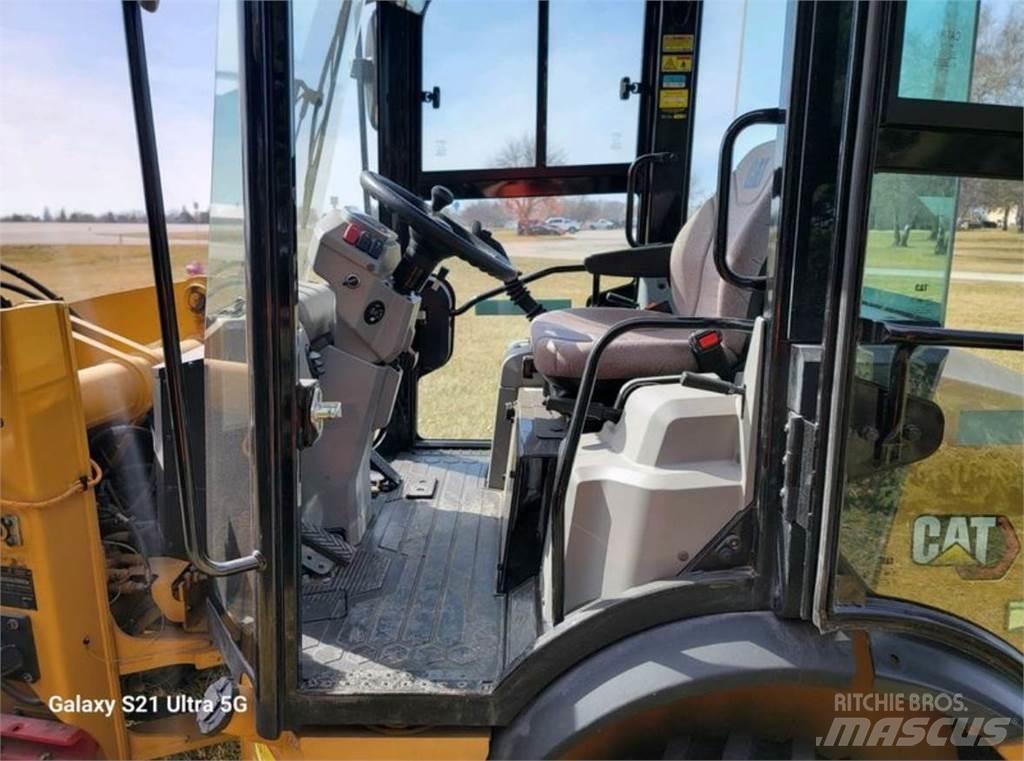CAT 903D Chargeuse sur pneus