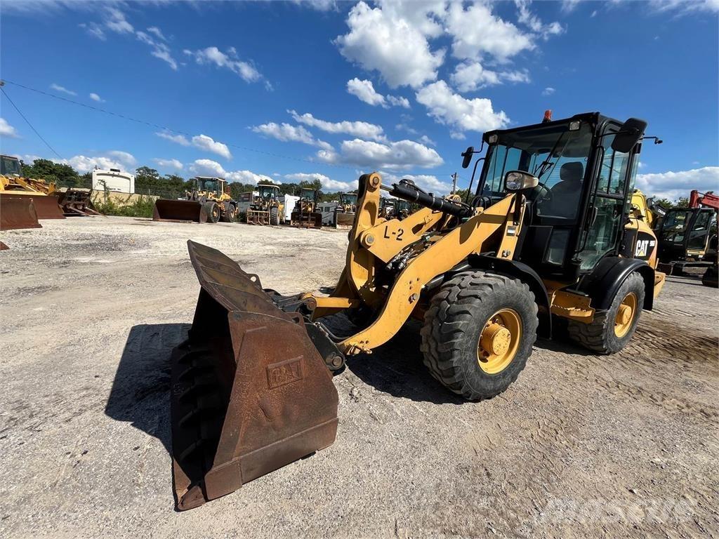 CAT 906 Chargeuse sur pneus