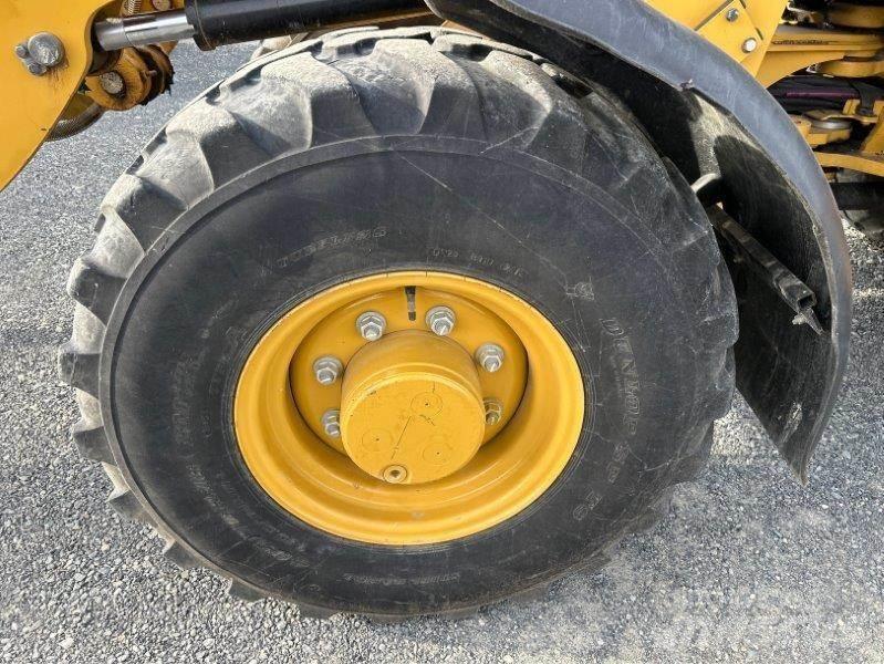 CAT 906M Chargeuse sur pneus
