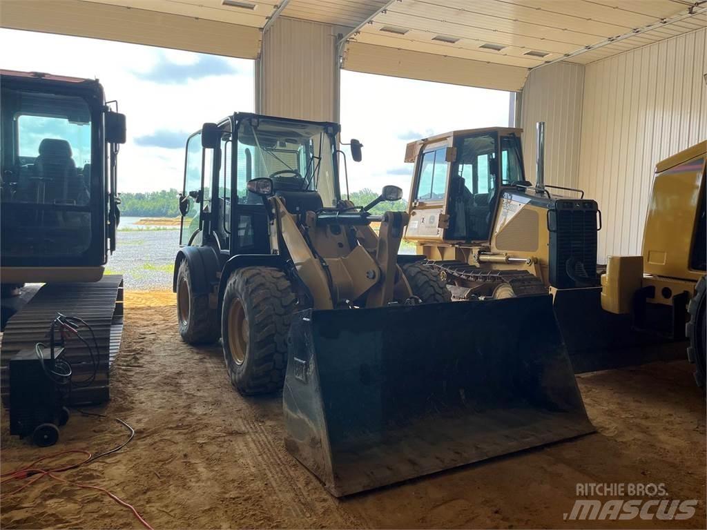 CAT 908M Chargeuse sur pneus