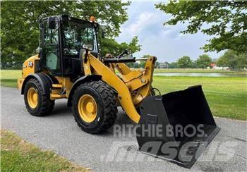 CAT 908M Chargeuse sur pneus