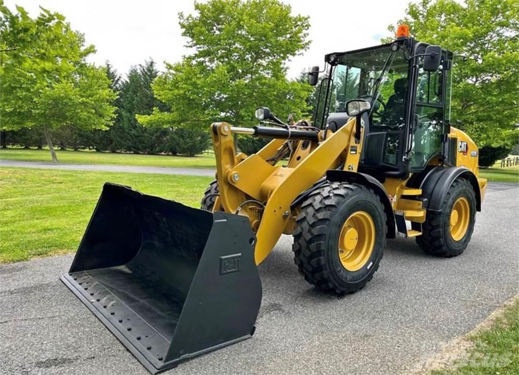 CAT 908M Chargeuse sur pneus