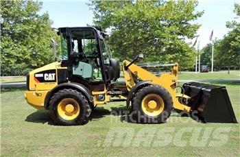CAT 908M Chargeuse sur pneus