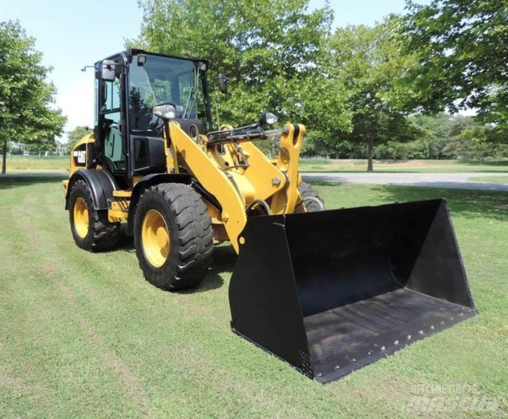 CAT 908M Chargeuse sur pneus