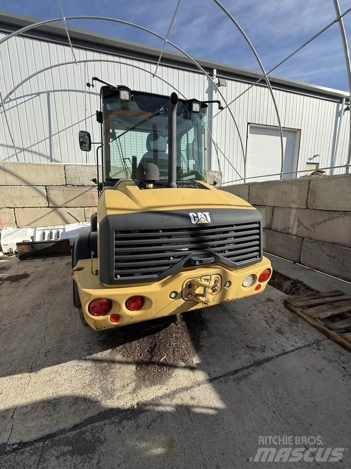 CAT 908M Chargeuse sur pneus