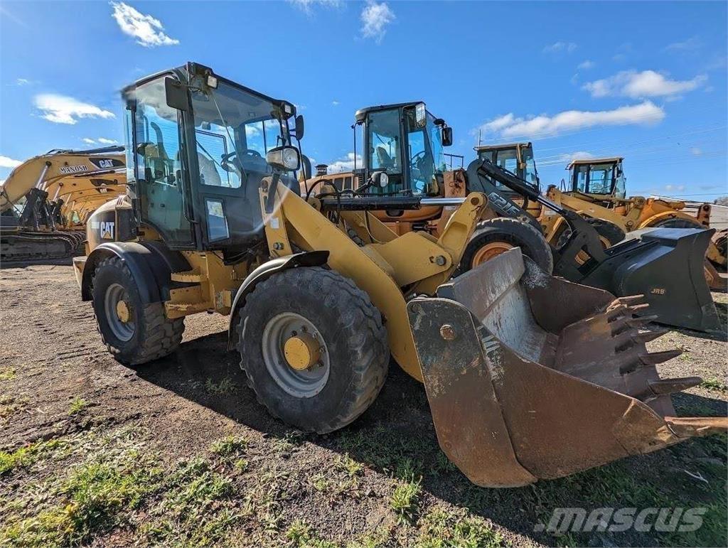 CAT 908M Chargeuse sur pneus