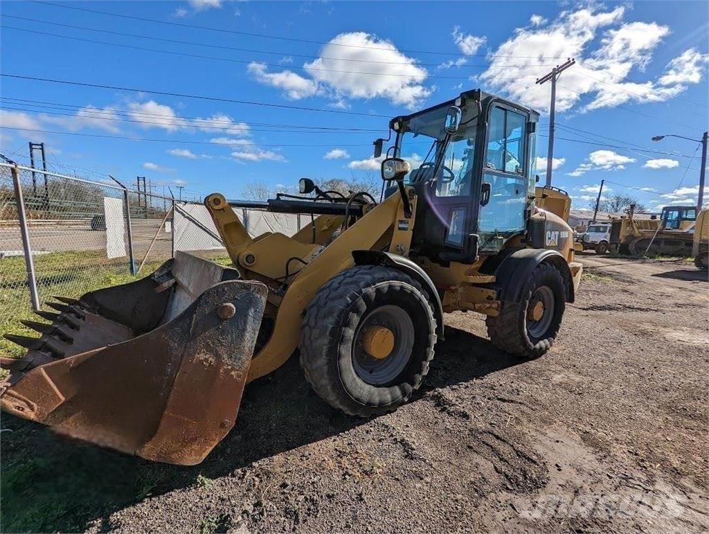 CAT 908M Chargeuse sur pneus