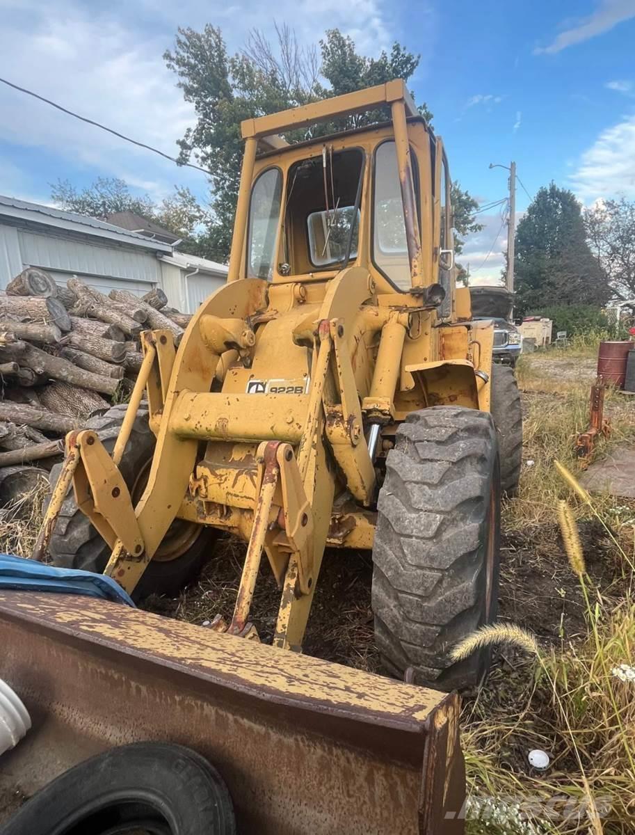 CAT 922B Chargeuse sur pneus