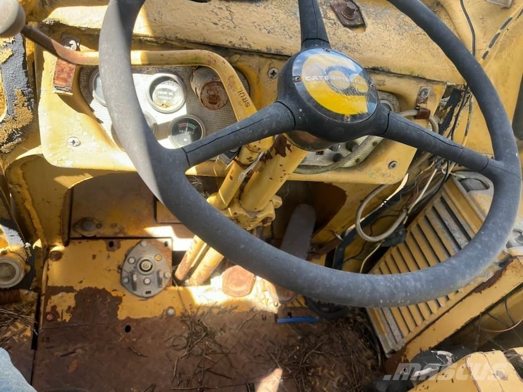 CAT 922B Chargeuse sur pneus