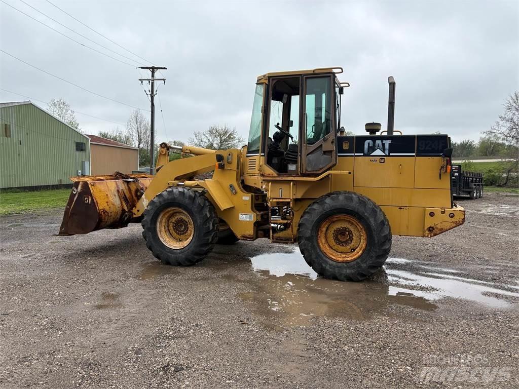 CAT 924F Chargeuse sur pneus