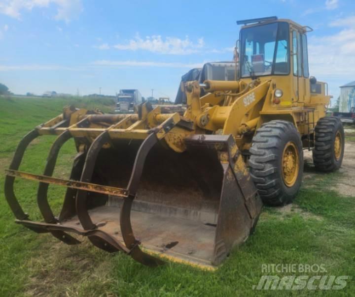 CAT 926E Chargeuse sur pneus