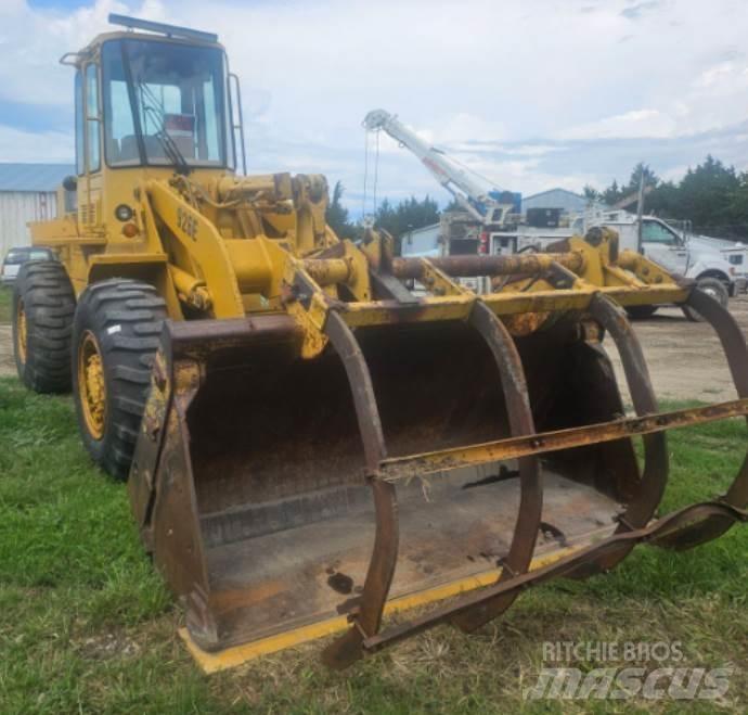 CAT 926E Chargeuse sur pneus