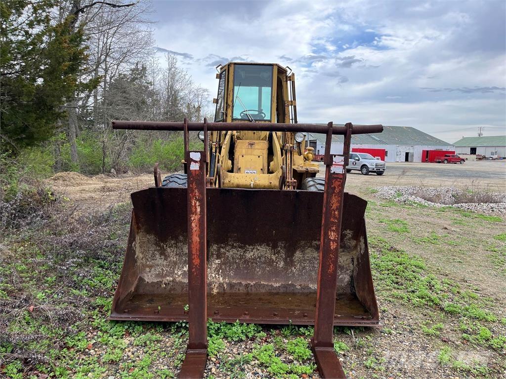 CAT 930 Chargeuse sur pneus