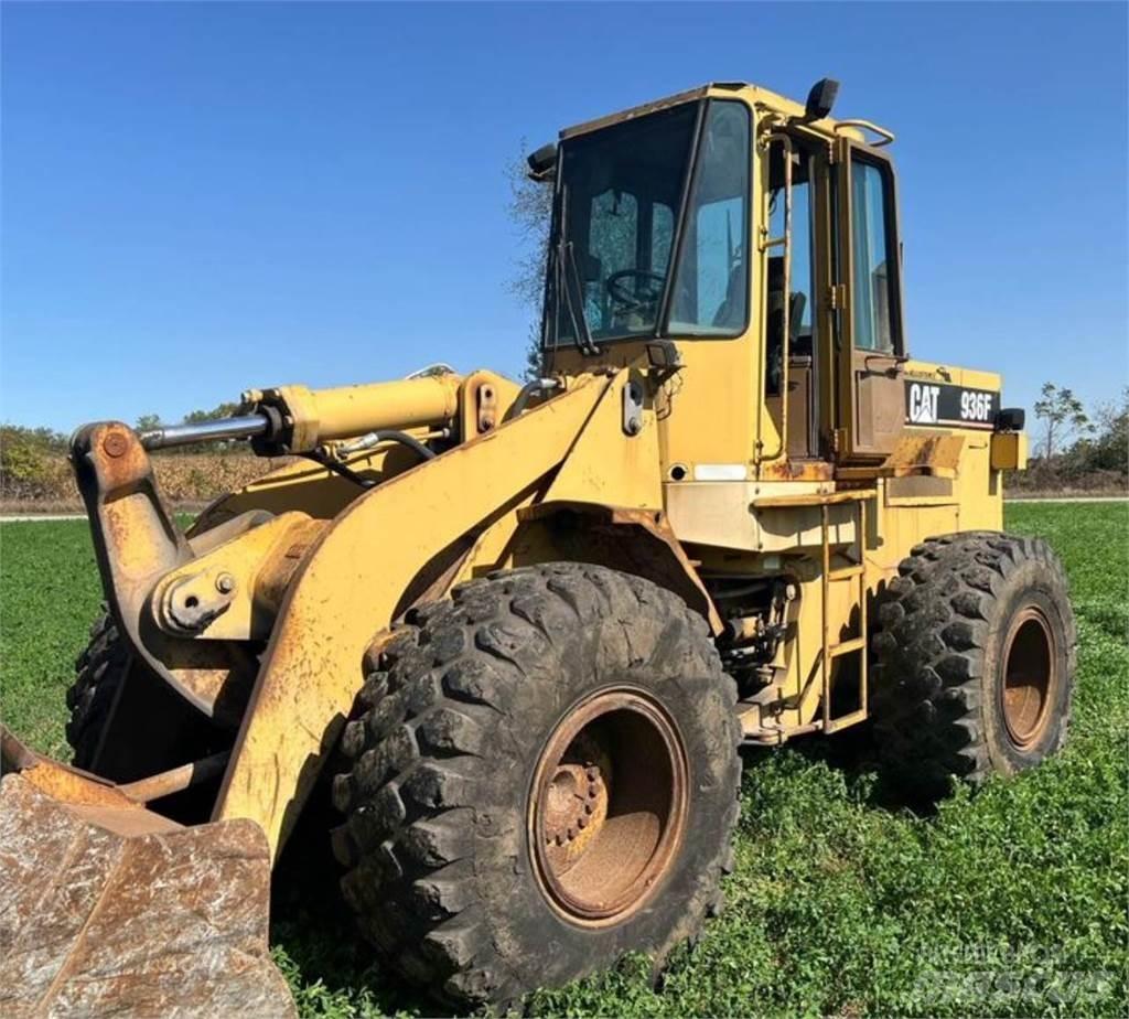 CAT 936F Chargeuse sur pneus