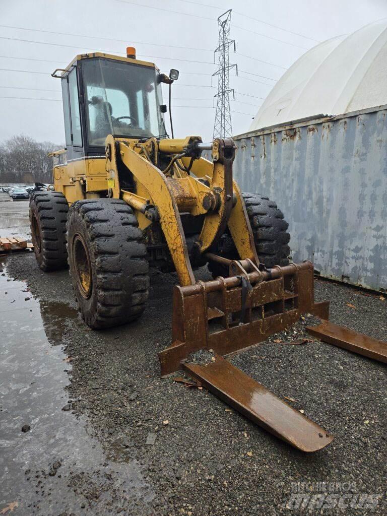 CAT 938F Chargeuse sur pneus