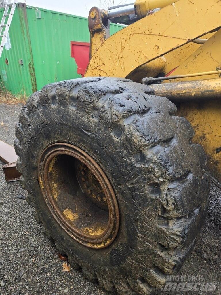 CAT 938F Chargeuse sur pneus