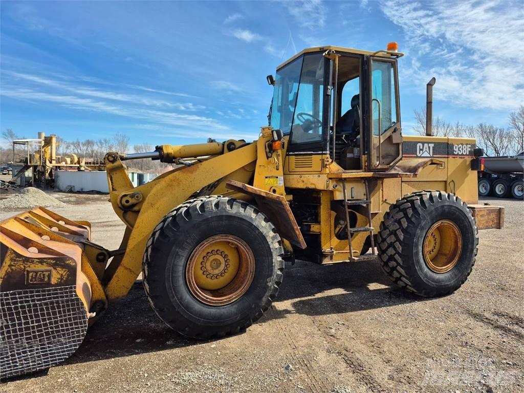 CAT 938F Chargeuse sur pneus
