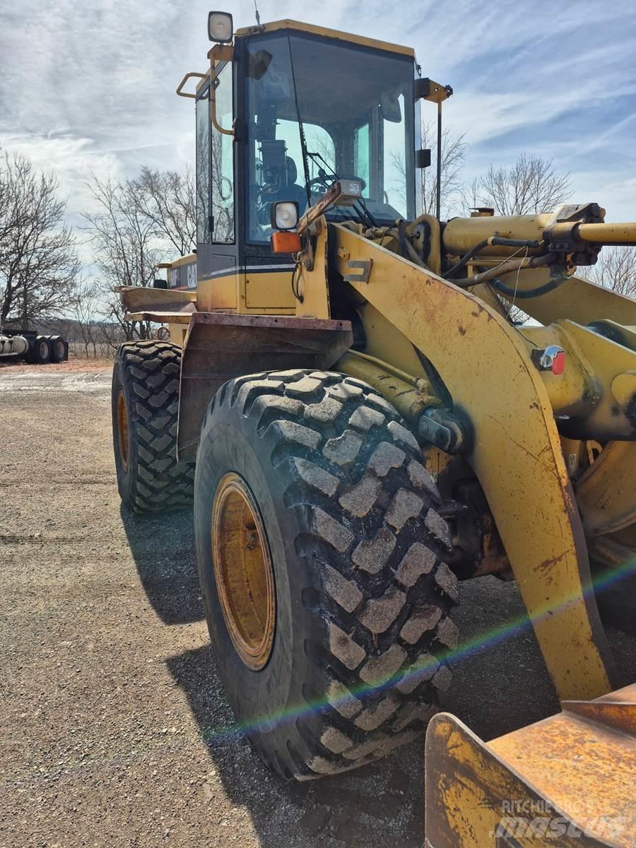 CAT 938F Chargeuse sur pneus
