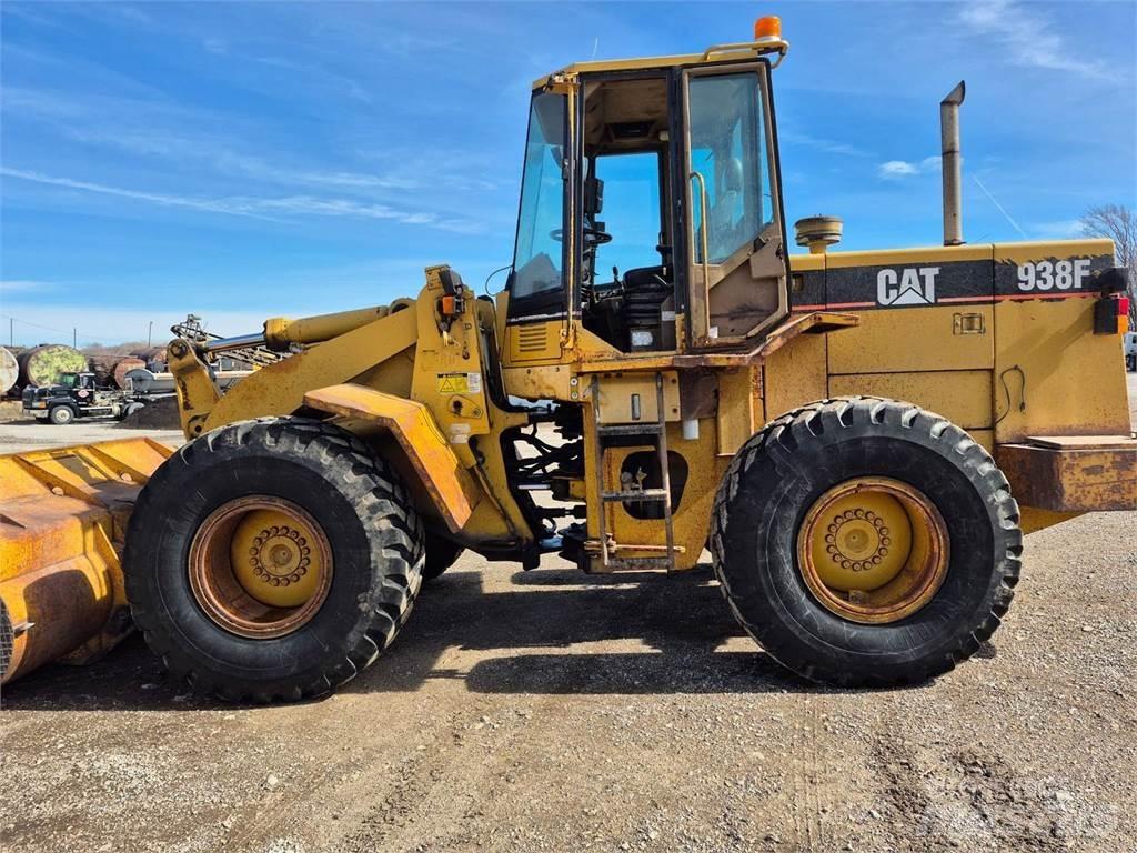 CAT 938F Chargeuse sur pneus